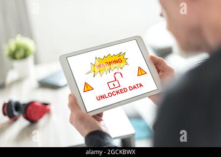 Tablet-Bildschirm mit einem Datensicherheitskonzept Stockfoto