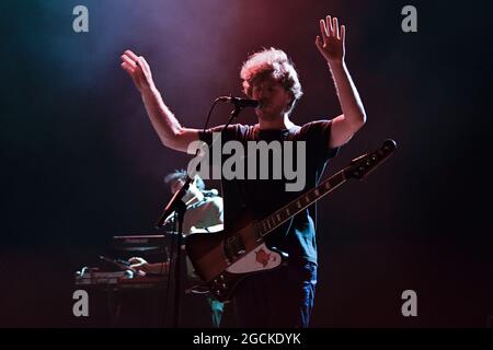 Roma, Italien. August 2021. Lodovico 'Lodo' Guenzi de Lo Stato Sociale durante il Concerto alla Cavea dell'Auditorium Parco della Musica, 8 Agosto 2021 Quelle: Independent Photo Agency/Alamy Live News Stockfoto