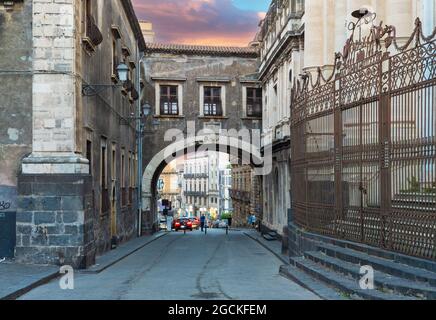 Catania (Sicilia, Italien) - das künstlerische historische Zentrum in der Metropole Catania, Region Sizilien, im Sommer. Stockfoto