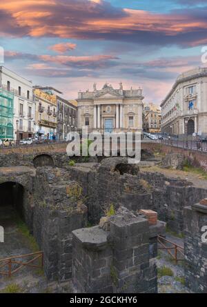 Catania (Sicilia, Italien) - das künstlerische historische Zentrum in der Metropole Catania, Region Sizilien, im Sommer. Stockfoto