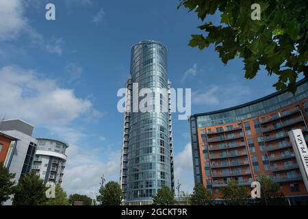 East Side plaza Apartments in Gunwharf Quays Portsmouth UK, bekannt als Lippenstift-Gebäude. Stockfoto