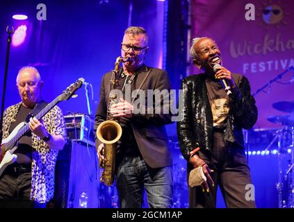 Die amerikanische Soul-Sängerin Madeline Bell tritt mit der SAS Band (Spikes All Stars) beim Wickham Festival auf. 5. August 2021 Stockfoto