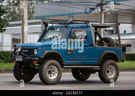 Chiangmai, Thailand -Juli 17 2021: Privatauto, Suzuki Caribian. Foto auf der Straße Nr. 1001 etwa 8 km von der Innenstadt von Chiangmai, thailand. Stockfoto