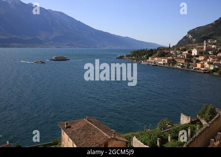 Blick auf Limone und den Gardasee Stockfoto