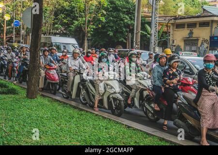 Viel Verkehr Während Der Stoßzeit In Vietnam. Ho Chi Minh, Vietnam - 19. März 2020 Stockfoto