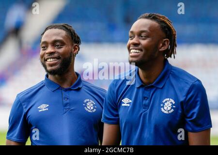 Luton, Großbritannien. August 2021. Fred Onyedinma (24) aus Luton Town vor dem 2021/22 Eröffnungstag Sky Bet Championship-Spiel zwischen Luton Town und Peterborough in Kenilworth Road, Luton, England am 7. August 2021. Foto von David Horn Credit: Prime Media Images/Alamy Live News Stockfoto