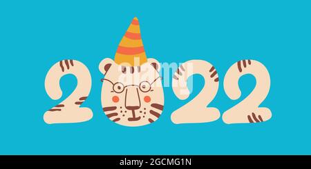 Niedlicher Tiger mit Brille und festlicher Mütze und Zahlen für das neue Jahr 2022. Symbol des chinesischen Neujahrs. Handgezeichnete Illustrationen für Design. Isoliert ein Stock Vektor