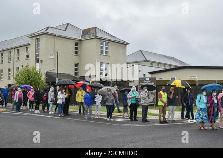 Bantry, West Cork, Irland. August 2021. Tausende von Menschen marschierten durch die Straßen von Bantry, um das Bantry General Hospital zu retten. Kredit: Karlis Dzjamko/Alamy Live Nachrichten Stockfoto