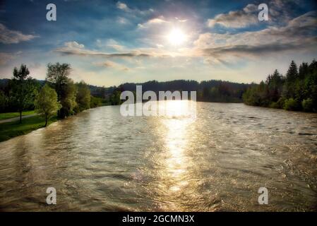 DE - BAYERN: Isar in Bad Tölz (HDR-Fotografie) Stockfoto