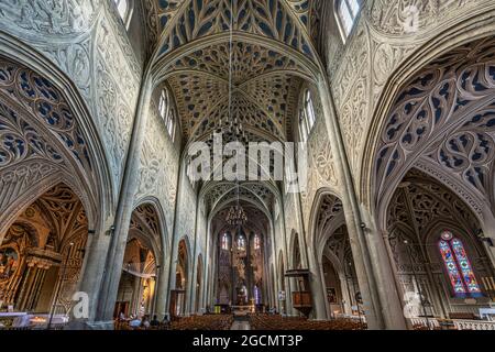 Innenraum der Kathedrale von Chambery, die dem heiligen Franz von Sales gewidmet ist. Die Rippen und Dekorationen sind spektakulär tromb l'oeil. Chambery, Frankreich Stockfoto