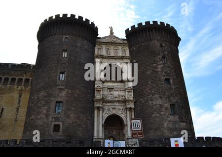 Neapel Italien Municipalita 1 Meer Vesuv Schloss Hafen Boote Schiffe Gebäude Stockfoto