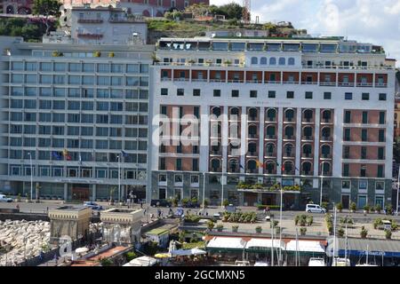 Neapel Italien Municipalita 1 Meer Vesuv Schloss Hafen Boote Schiffe Gebäude Stockfoto