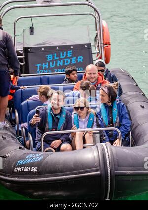 Hochgeschwindigkeitsfahrt mit Meeresrippen in St. Ives, Cornwall, Großbritannien, am 2. August 2021 Stockfoto