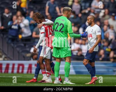 White Hart Lane, Großbritannien. August 2021. Torwart Pierluigi Gollini (Leihgabe von Atalanta) von Spurs & Lucas Moura von Spurs während des 2021/22 Pre Season Friendly 'Mind Series Tournament' Match zwischen Tottenham Hotspur und Arsenal am 8. August 2021 im Tottenham Hotspur Stadium, White Hart Lane, England. Foto von Andy Rowland. Quelle: Prime Media Images/Alamy Live News Stockfoto