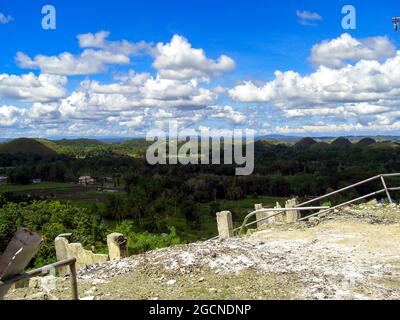 Blick über die majestätischen Schokoladenhügel auf der Insel Bohol auf den Philippinen 19.11.2014 Stockfoto