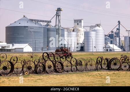 Metallwagen-Radzaun, Dahmen Barn, Uniontown, Palouse, Staat Washington, USA. Stockfoto