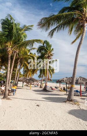 PLAYA ANCON, KUBA - 9. FEB 2016: Blick auf den Strand von Playa Ancon in der Nähe von Trinidad, Kuba Stockfoto