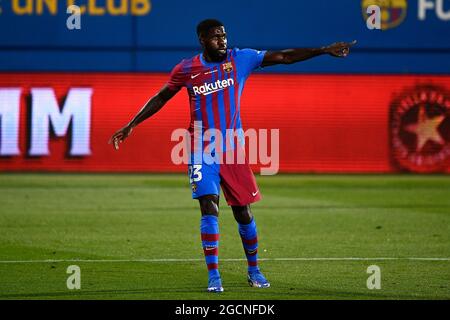 Sant Joan Despi, Spanien. 08. August 2021. Samuel Umtiti vom FC Barcelona reagiert während des Vorsaison-Freundschaftsspiel zwischen dem FC Barcelona und dem FC Juventus. FC Barcelona gewann 3-0 gegen den FC Juventus. Kredit: Nicolò Campo/Alamy Live Nachrichten Stockfoto