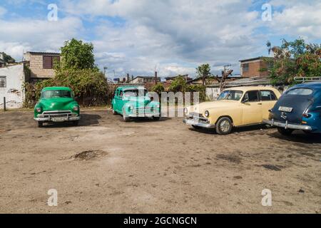 SANTA CLARA, KUBA - 12. FEBRUAR 2016: Oldtimer als Sammeltaxi in Santa Clara, Kuba. Stockfoto