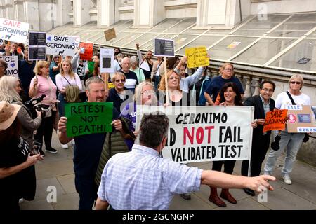 Die Demonstranten trafen sich bei der DEFRA und marschierten dann zur Downing Street, um gegen das Todesurteil gegen Geronimo, den Alpaka, zu protestieren. Stockfoto