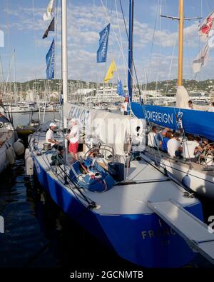 AJAXNETPHOTO. 2018. CANNES, FRANKREICH. - COTE D'AZUR RESORT - REGATES ROYALES CANNES 2018 - DIE 1970ERS 12M EX AMERICA'S CUP CHALLENGER YACHT FRANCE VERTÄUTE AM ENDE EINES RENNTAGES IM ALTEN HAFEN.FOTO:JONATHAN EASTLAND/AJAX REF:GX8 182509 579 Stockfoto