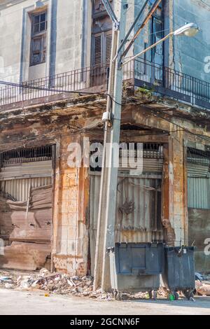 Heruntergekommenes Haus im Stadtteil Havana Centro, Havanna, Kuba Stockfoto