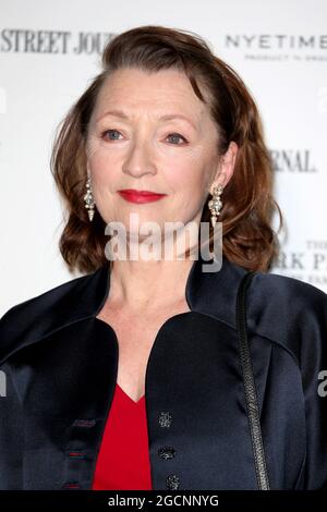 LONDON, GROSSBRITANNIEN - 05. März 2019: Lesley Manville nimmt an der 'Up Next Gala' im National Theatre am 05. März 2019 in London, England, Teil. Stockfoto