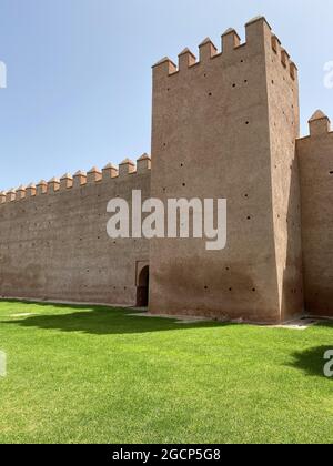 Alte Lehmwand der Kasbah der oudayas in der Medina von Rabat Stockfoto