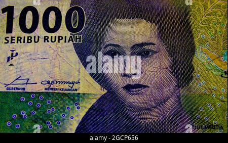 Bilder indonesischer Nationalhelden auf 'Indonesischen Rupiah'-Banknoten in verschiedenen Stückelungen Stockfoto