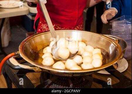 Frittierte klebrige Reisbällchen Stockfoto