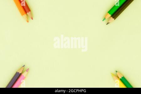 Farbe Bleistift Hintergrund Fotografie. Mehrfarbiger Bleistift zeigt Bildhintergründe. Speicherplatz Kopieren Stockfoto