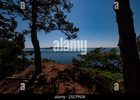 Blick auf den Swanson Channel von Trincomali auf North Pender Island, British Columbia, Kanada Stockfoto