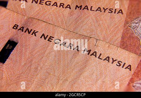 Makro-Nahaufnahme von 10 malaysischen Ringgit. Extreme Nahaufnahme des RM10 Malaysia. Porträt des ersten Königs oder Agong von Malaysia. Nahaufnahme der Papierwährung Stockfoto