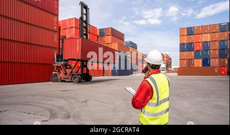 Container Cargo Frachtschiff für logistischen Import Export Stockfoto