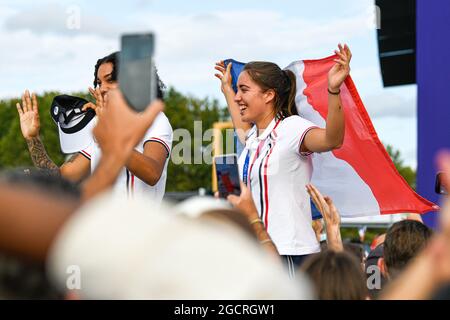 Marine Fauthoux und die anderen Spieler der französischen Basketballnationalmannschaft (Bronzemedaille) feiern während der Rückkehr der französischen olympischen Delegation aus Japan am 9. August 2021 auf dem Trocadero Place in Paris, Frankreich - Foto Victor Joly / DPPI Stockfoto