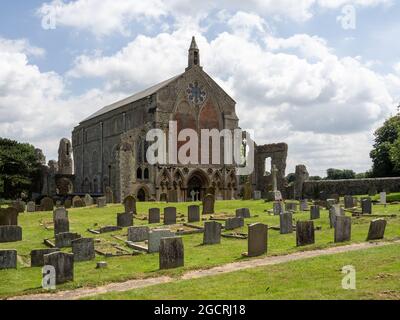 Die Priory Church of St Mary and the Holy Cross, Binham, Norfolk, Großbritannien; Teil eines Klosters aus dem 13. Jahrhundert, das in eine Pfarrkirche umgewandelt wurde. Stockfoto