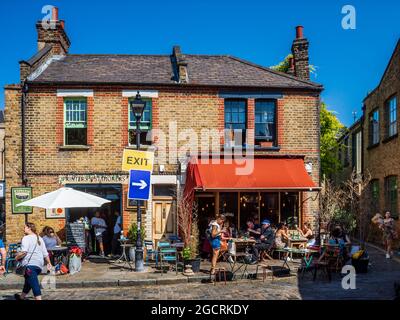 Columbia Road Sunday Market - Café und Bäckerei am Ezra Street Market an der Columbia Road. Die Columbia Rd ist berühmt für ihren sonntäglichen Blumenmarkt Stockfoto