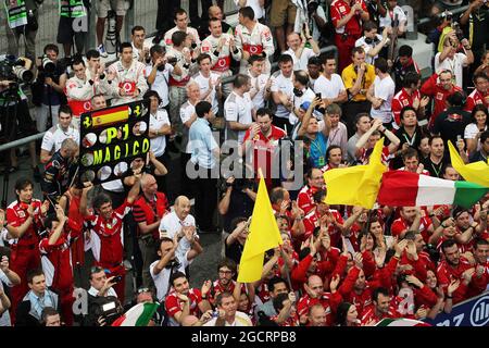 Ferrari feiert den Sieg im Parc Ferme mit sauber und McLaren. Großer Preis von Malaysia, Sonntag, 25. März 2012. Sepang, Kuala Lumpur, Malaysia. Stockfoto