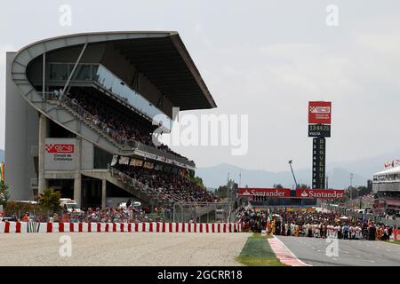 Das Startfeld vor dem Start des Rennens. Großer Preis von Spanien, Sonntag, 13. Mai 2012. Barcelona, Spanien. Stockfoto