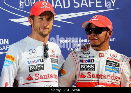 Qualifying Park Ferme TOP 3 (L bis R): Jenson Button (GBR) McLaren, Zweiter; Lewis Hamilton (GBR) McLaren, Pole Position. Großer Preis von Italien, Samstag, 8. September 2012. Monza Italien. Stockfoto
