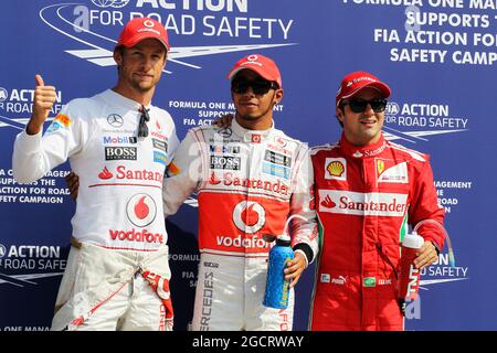Qualifying Park Ferme TOP 3 (L bis R): Jenson Button (GBR) McLaren, Zweiter; Lewis Hamilton (GBR) McLaren, Pole Position; Sebastian Vettel (GER) Red Bull Racing, Dritter. Großer Preis von Italien, Samstag, 8. September 2012. Monza Italien. Stockfoto