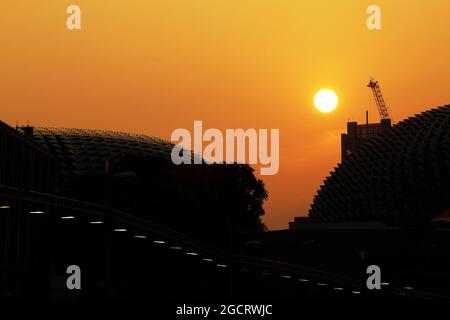 Die Sonne untergeht über der Rennstrecke. Großer Preis von Singapur, Samstag, 22. September 2012. Marina Bay Street Circuit, Singapur. Stockfoto