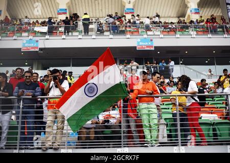 Indische Fans und Flaggen. Großer Preis von Indien, Sonntag, 28. Oktober 2012. Greater Noida, Neu-Delhi, Indien. Stockfoto