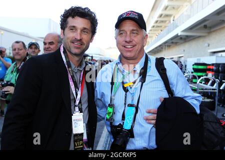 (L bis R): Patrick Dempsey (USA) Schauspieler mit Greg Lemond (USA) der einzige amerikanische Radfahrer, der die Tour De France gewonnen hat. Großer Preis der Vereinigten Staaten, Samstag, 17. November 2012. Circuit of the Americas, Austin, Texas, USA. Stockfoto