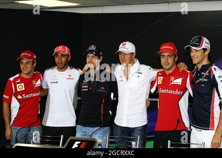 Die FIA-Pressekonferenz (L bis R): Felipe Massa (BRA) Ferrari; Lewis Hamilton (GBR) McLaren; Sebastian Vettel (GER) Red Bull Racing; Michael Schumacher (GER) Mercedes AMG F1; Fernando Alonso (ESP) Ferrari; Bruno Senna (BRA) Williams. Großer Preis von Brasilien, Donnerstag, 22. November 2012. Sao Paulo, Brasilien. Stockfoto
