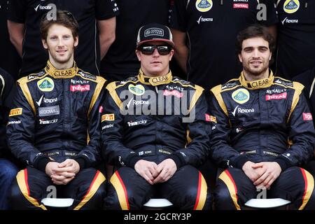 (L bis R): Romain Grosjean (FRA) Lotus F1 Team; Kimi Räikkönen (FIN) Lotus F1 Team und Jerome d'Ambrosio (Bel) Lotus F1 Team Dritter Fahrer auf einem Teamfoto. Großer Preis von Brasilien, Sonntag, 25. November 2012. Sao Paulo, Brasilien. Stockfoto