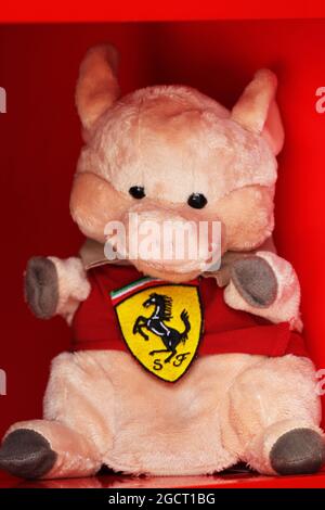 Maskottchen des Ferrari-Schweins. Großer Preis von Malaysia, Samstag, 23. März 2013. Sepang, Kuala Lumpur, Malaysia. Stockfoto