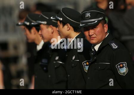 Sicherheit im Fahrerlager. Großer Preis von China, Donnerstag, 11. April 2013. Shanghai, China. Stockfoto