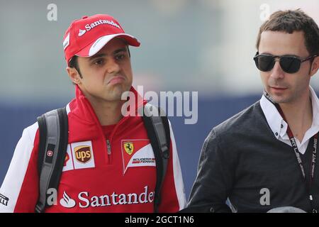 Felipe Massa (BRA) Ferrari mit Nicolas Todt (FRA) Driver Manager. Großer Preis von China, Freitag, 12. April 2013. Shanghai, China. Stockfoto