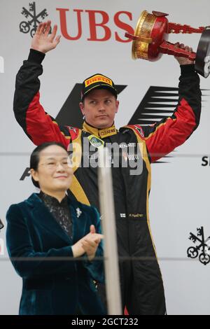 Kimi Räikkönen (FIN) Lotus F1 Team feiert seinen zweiten Platz auf dem Podium. Großer Preis von China, Sonntag, 14. April 2013. Shanghai, China. Stockfoto